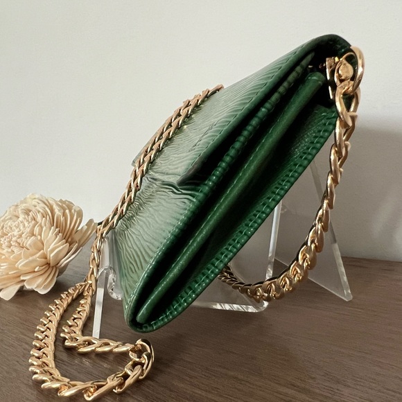 Louis Vuitton Green Epi Leather Wallet on Chain - Picture 4 of 12